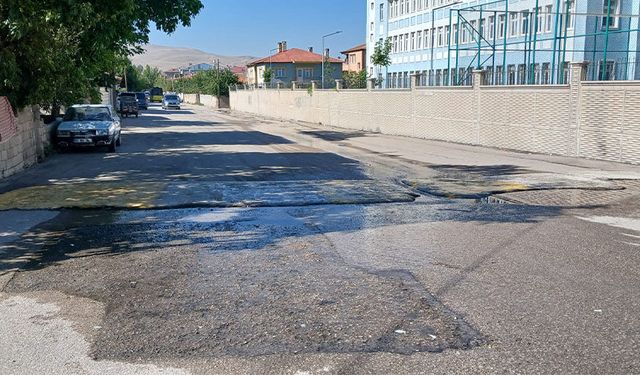 Van’da tepki çeken durum: Su günlerdir boşa akıyor!