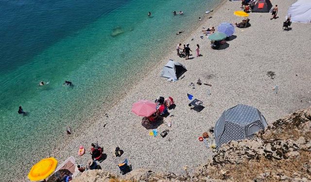 Van Gölü plajlar Ege'yi aratmıyor