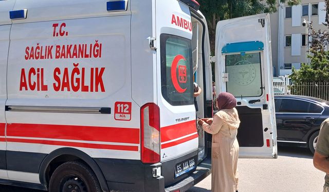Van Yeraltı Çarşısı'nda merdivenden düşen kadın yaralandı