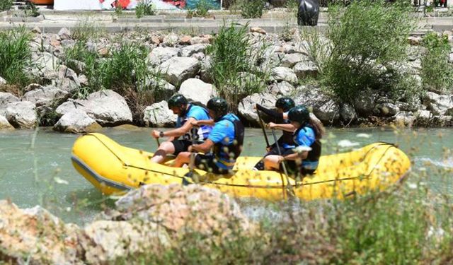 Türkiye Rafting Şampiyonası 3. ayak yarışları Van Çatak'ta başladı