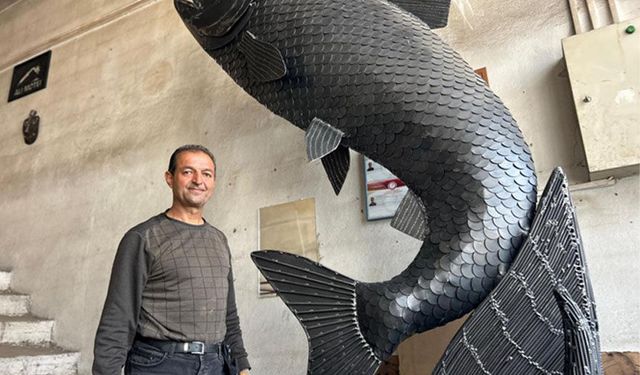İranlı sanatçı atık metalden inci kefali tasarladı