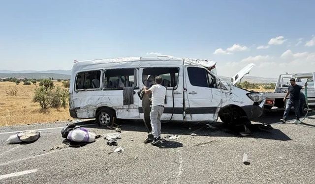 Nişan yolunda katliam gibi kaza! 5 ölü, 11 yaralı