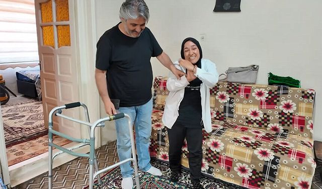 Vanlı Esma, ilk kez ayağa kalktı