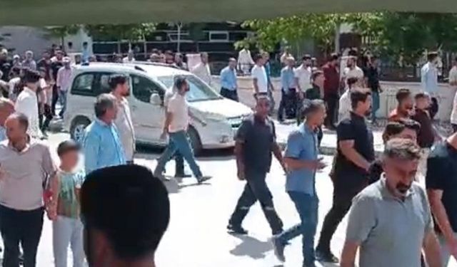 Van'da iki aile arasında taşlı sopalı kavga: 2 yaralı