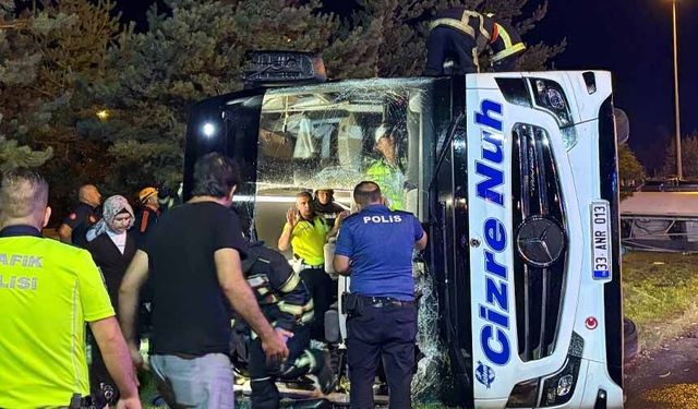 Yolcu otobüsüyle yakıt tankeri taşıyan tır çarpıştı!