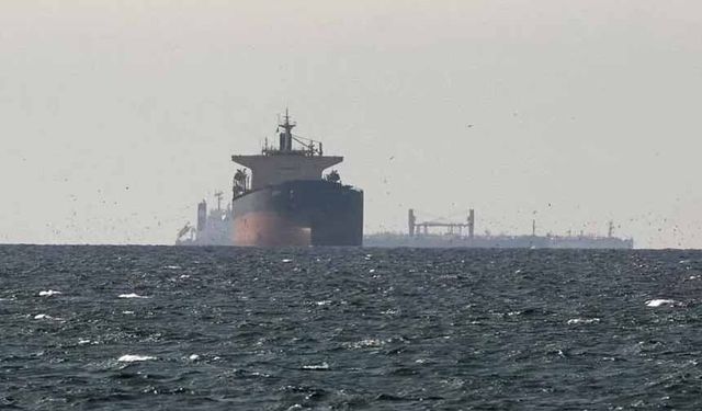 Umman açıklarında petrol tankeri vuruldu