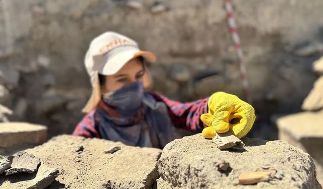 Van'da 5 bin 500 yıllık geçmişin izleri sürülüyor