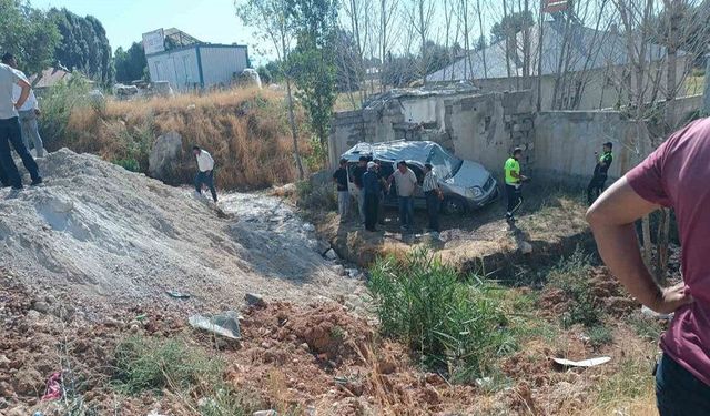Van'da hafif ticari kamyonet takla attı: 4 yaralı