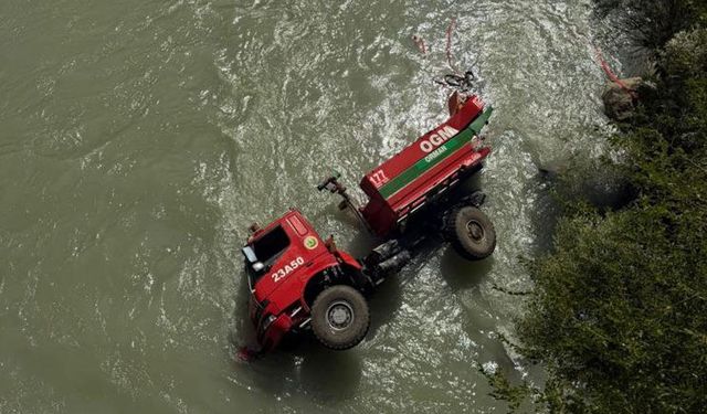 Orman yangınına giden arazöz Zap Suyu’na uçtu: 3 yaralı