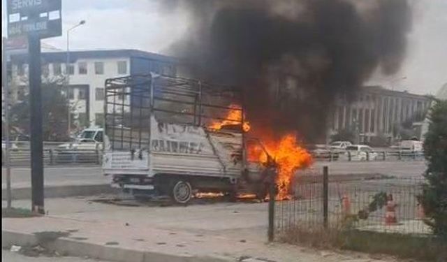 Van'da kamyonet alev topuna döndü!