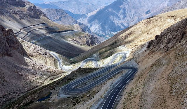 Van-Bahçesaray tüneli için çalışmalar başladı