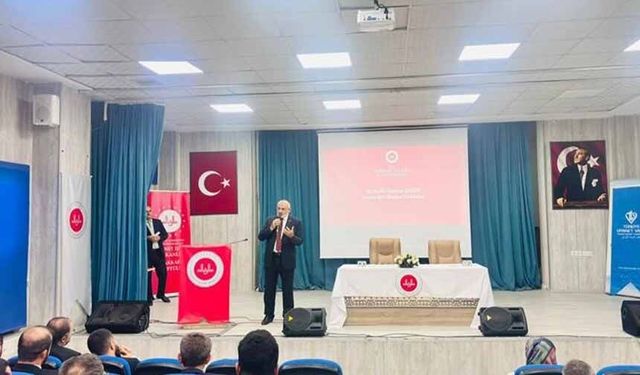 Diyanet İşleri Başkan Yardımcısı Şahin Hakkari'de din görevlileriyle buluştu