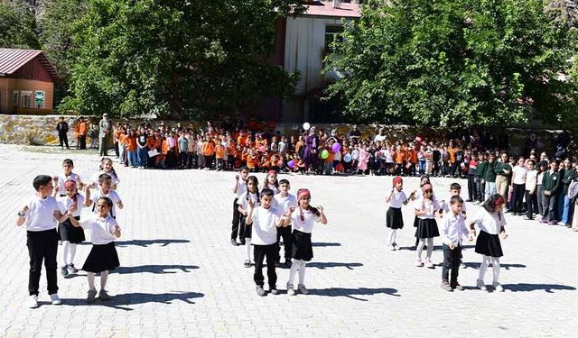 Çatak’ta İlköğretim Haftası kutlandı