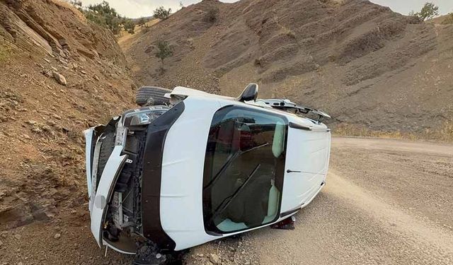 Takla atan otomobilde karı koca yaralandı