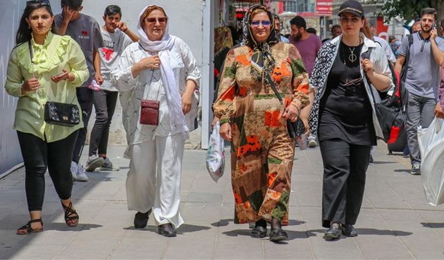 İranlı turist Van’da konaklamadan gidiyor!