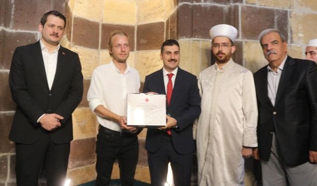 Van'a gezmeye gelen Letonyalı turist Müslüman oldu