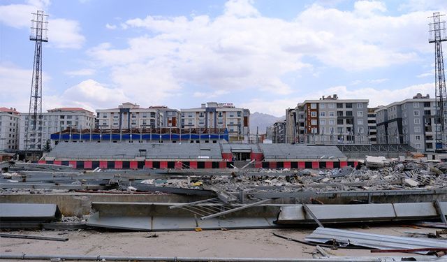 Van Şehir Stadı’nın yıkımı sürüyor