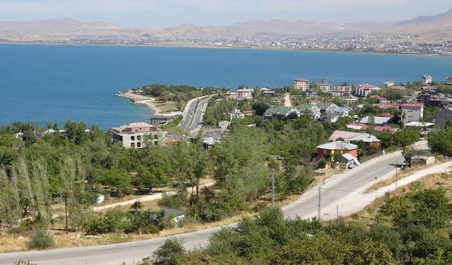 Van Gölü çevresinde yatay mimari çağrısı