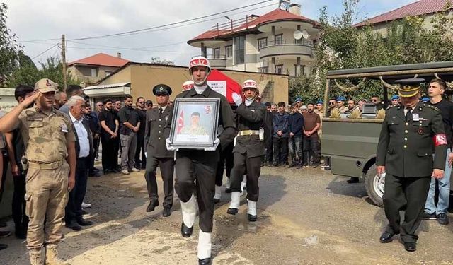 Yüksekova'nın şehidi gözyaşları arasında toprağa verildi