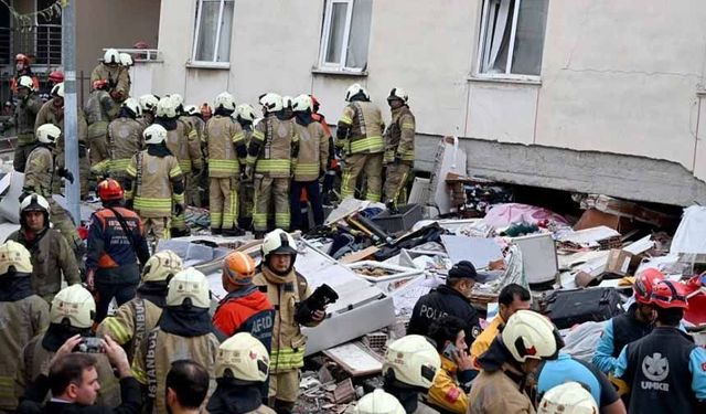 İstanbul'da 7 katlı bina çöktü