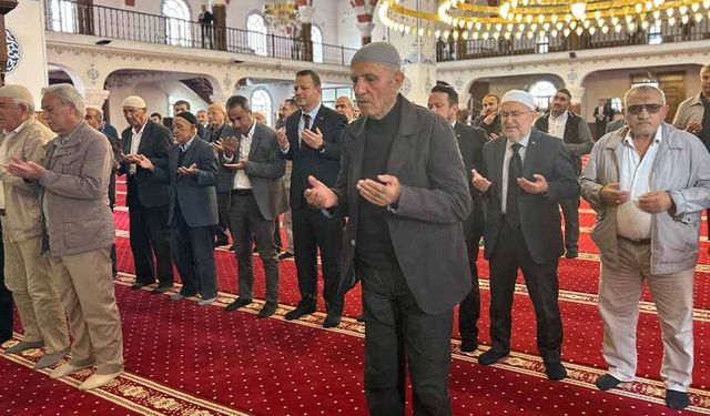 Van'da 15 Temmuz şehitleri dualarla anıldı