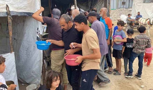 Yüksekova’da düzenlenen hayır çarşısı geliri ihtiyaç sahiplerine ulaştırıldı