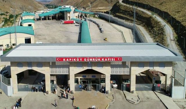 Kapıköy karşılıklı tır geçişlerine açıldı