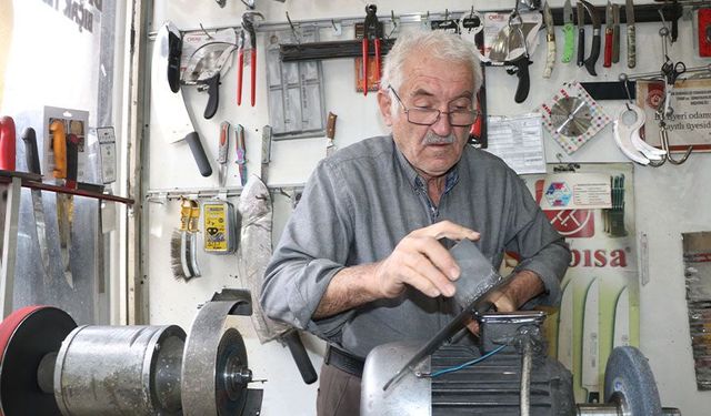 Van'da baba mesleğini 60 yıldır sürdürüyor
