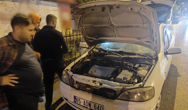 Van'da seyir halindeki otomobilde yangın