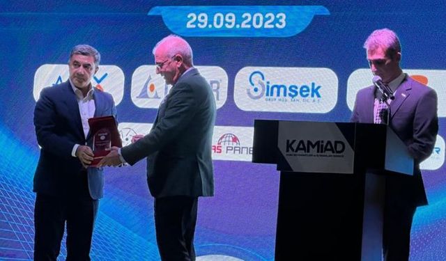 Fariz Borazan'a Anlamlı Plaket