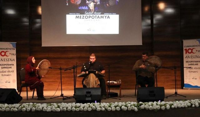 Santur Sanatçısı Sedat Anar, Van'da konser verdi