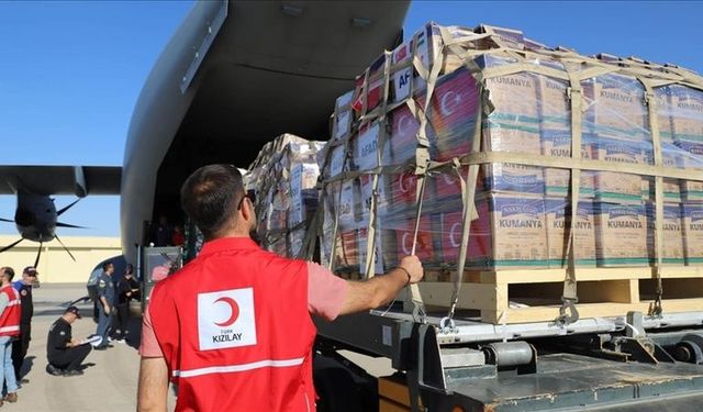 Gazzeli siviller için Türkiye'nin insani yardımlarını taşıyan üçüncü uçak hareket etti