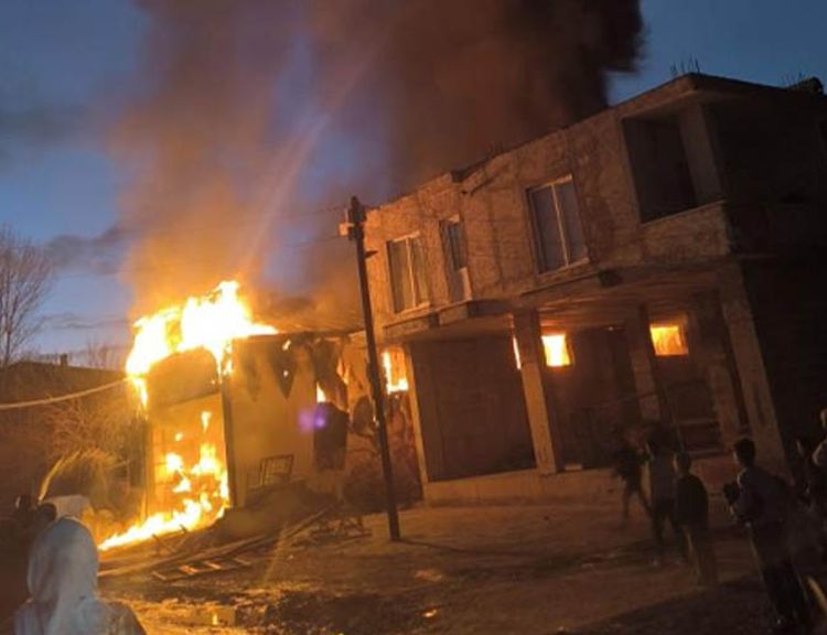 Van'da iş yerinde yangın paniği