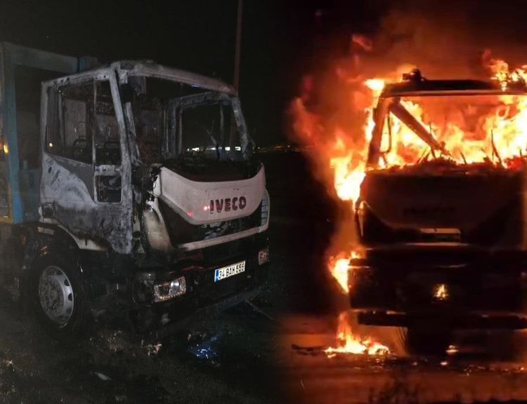 Van'da çöp kamyonu alev alev yandı