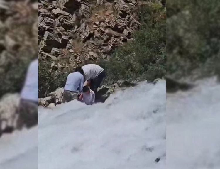 Van'da akıntıya kapılan çocuk son anda kurtarıldı