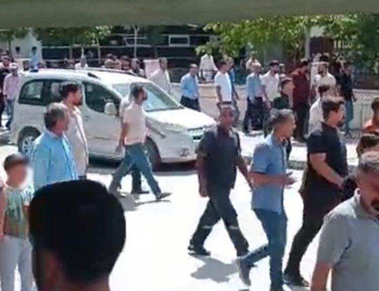 Van'da iki aile arasında taşlı sopalı kavga: 2 yaralı