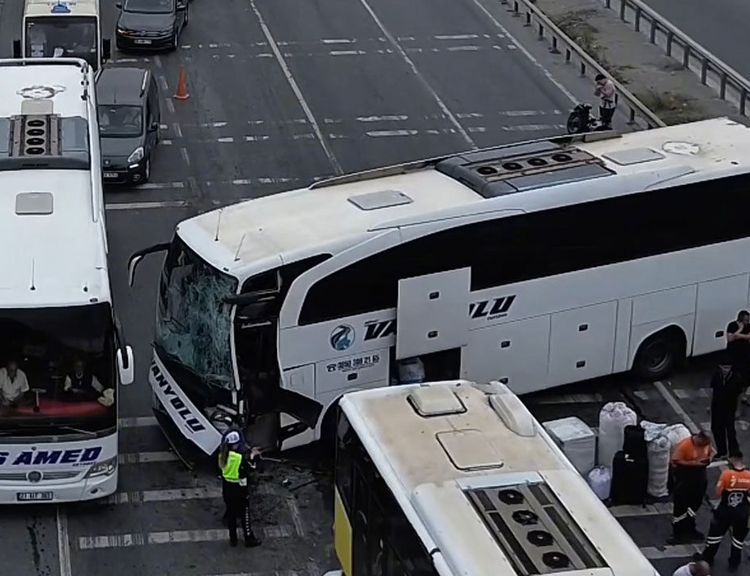 Van otobüsünün kaza anı kameralara yansıdı!