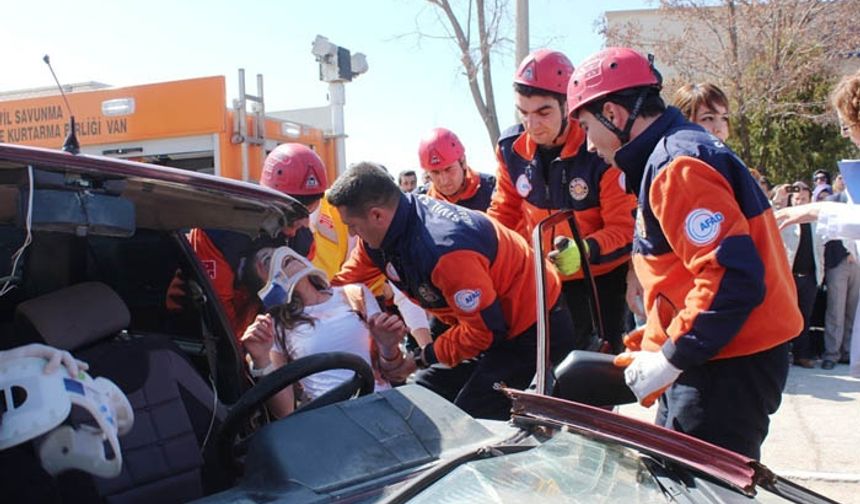 YYÜ'de Gerçeği Aratmayan Deprem Tatbikatı