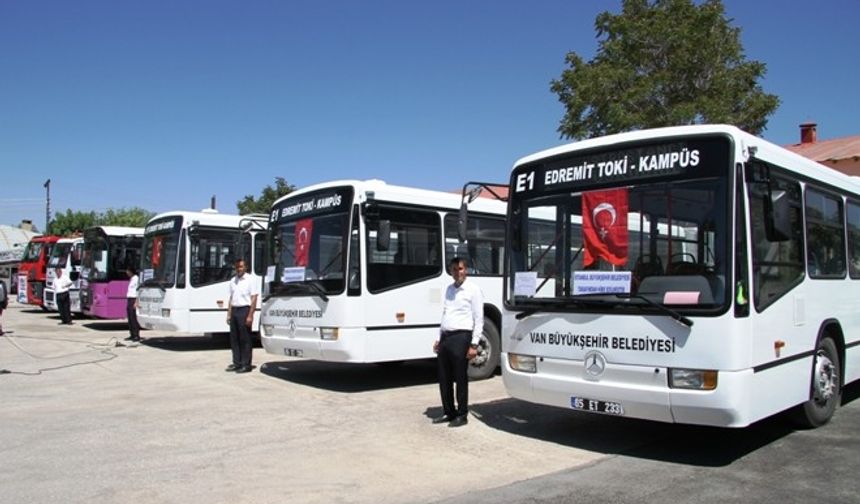 Van Büyükşehir Belediyesi yeni araçlarını tanıttı