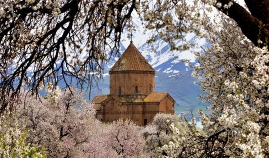 Akdamar Adası'nda görsel şölen