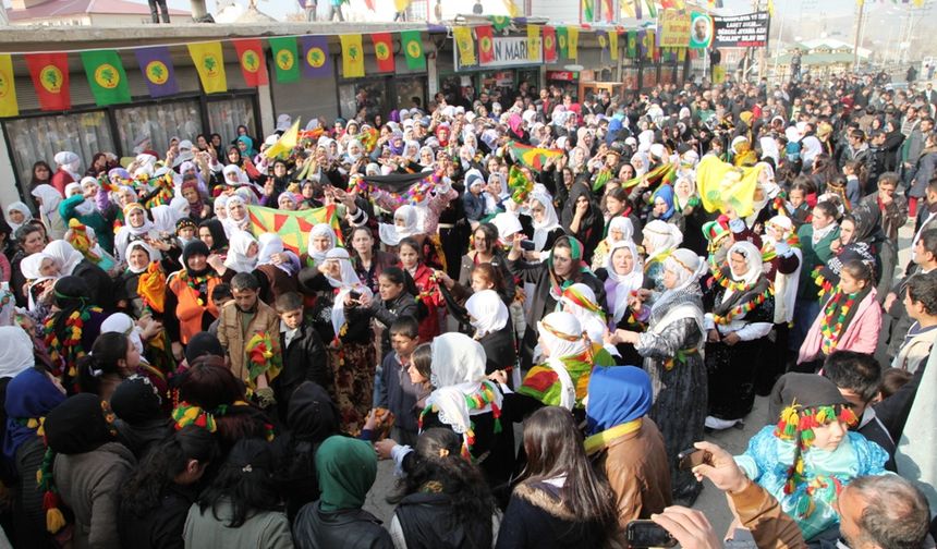 Bostaniçi'de binlerin katılımı ile büro açılışı