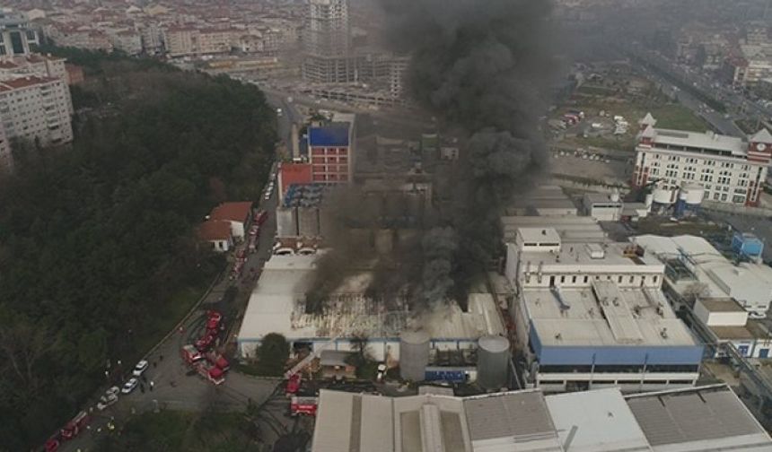 Güngören'deki fabrika yangını havadan görüntülendi