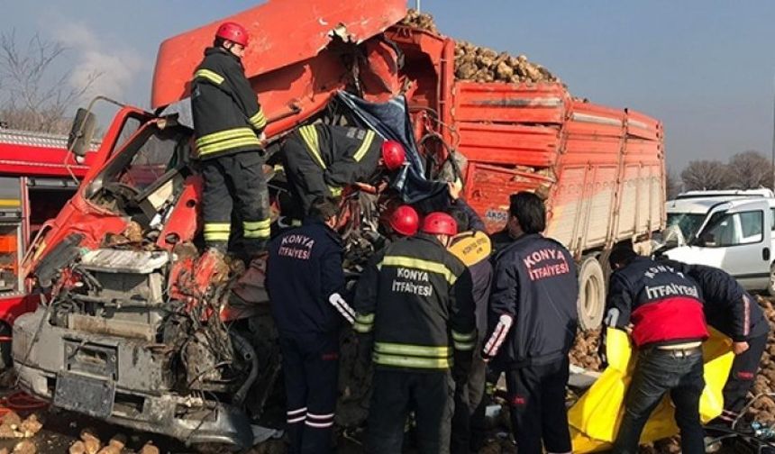 Konya'da sis nedeniyle 33 araç birbirine girdi: 1 ölü, 7 yaralı