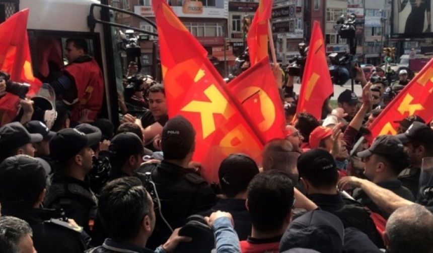 Taksim'e yürümek isteyen göstericilere polis müdahalesi