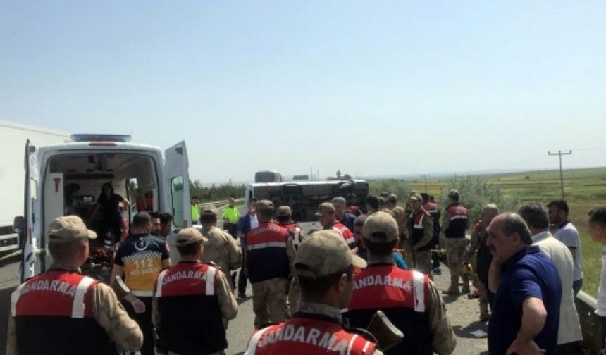 1 Mayıs kutlamalarına giden işçileri taşıyan otobüs devrildi: 5 ölü, 14 yaralı