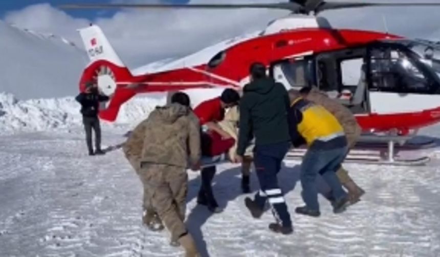 Doğum sancıları tutan Süheyla, ambulans helikopterle hastaneye ulaştırıldı