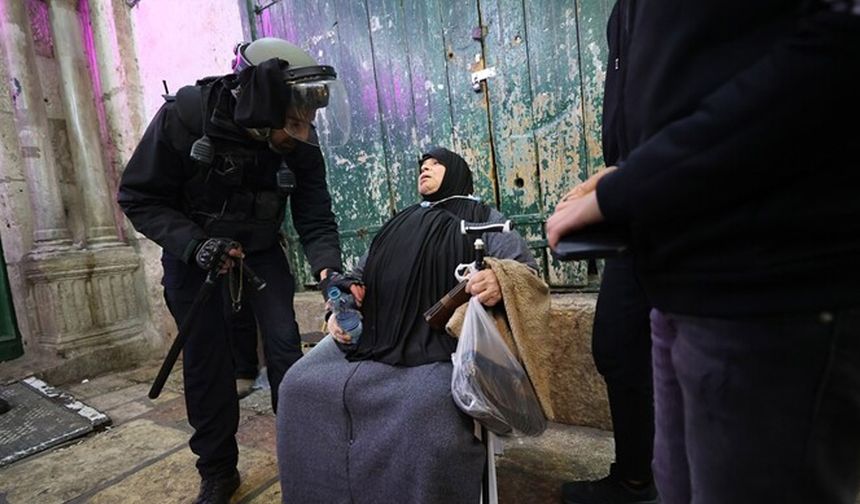 İsrail polisinden Mescid-i Aksa'ya baskın: Çok sayıda Filistinli yaralandı