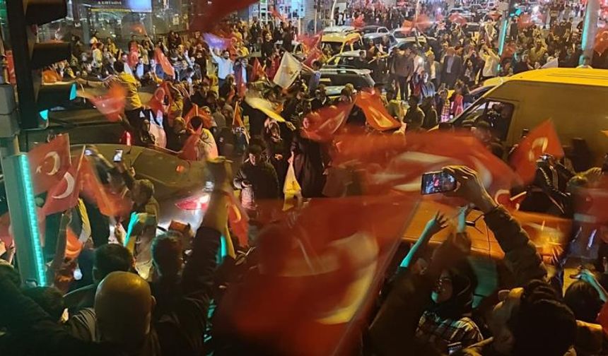 Erdoğan'ın seçim zaferi Van'da kutlandı
