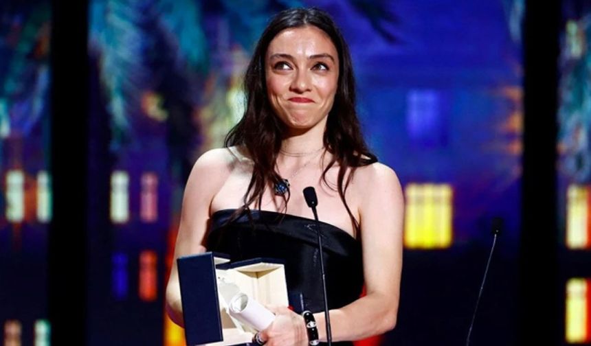 Merve Dizdar, Cannes Film Festivali'nde En İyi Kadın Oyuncu ödülünü aldı