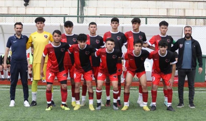 Van Büyükşehir'in U-16 Takımı son dörde kaldı